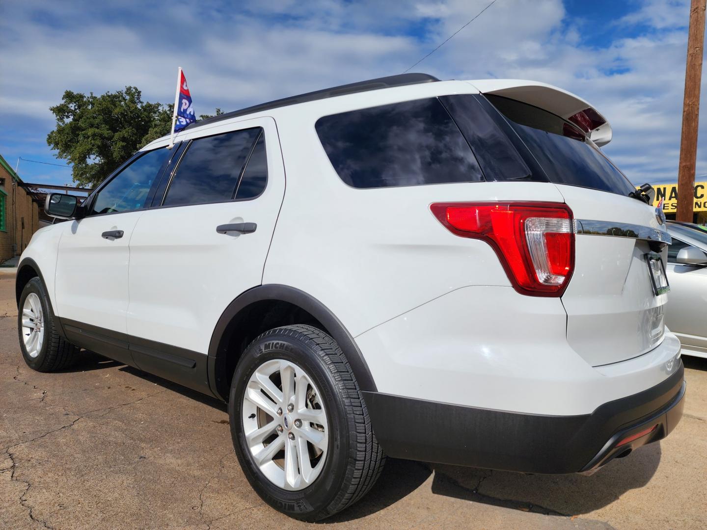 2016 Ford Explorer (1FM5K8B82GG) with an 3.5L V6 DOHC 24V engine, 6-Speed Automatic transmission, located at 2660 S.Garland Avenue, Garland, TX, 75041, (469) 298-3118, 32.885551, -96.655602 - Welcome to DallasAutos4Less, one of the Premier BUY HERE PAY HERE Dealers in the North Dallas Area. We specialize in financing to people with NO CREDIT or BAD CREDIT. We need proof of income, proof of residence, and a ID. Come buy your new car from us today!! This is a Super Clean 2016 FORD EXPLO - Photo#5